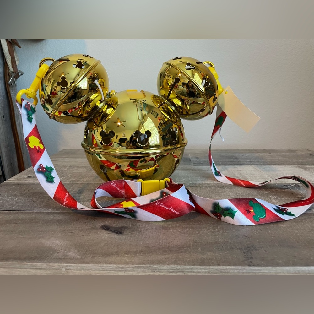 Disney’s - Mickey - Light Up Sipper 2021